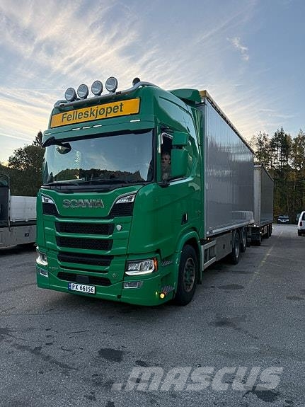 Scania R650 B6x2NB med Tyllis tilhenger ボックスボディー、ウイング、箱車
