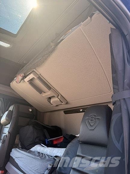 Scania R660 6x2 Camiones con caja de remolque