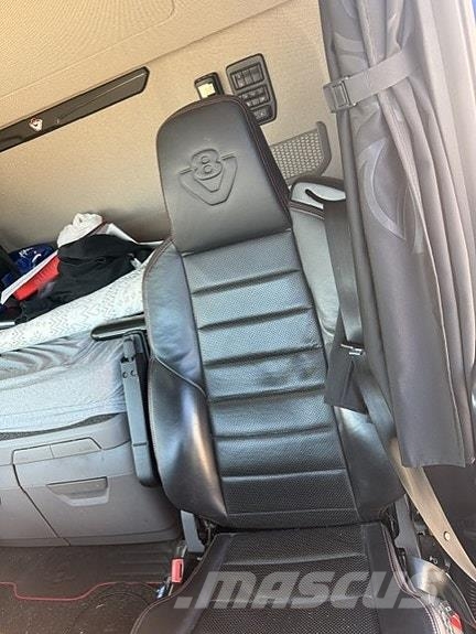 Scania R660 6x2 Camiones con caja de remolque