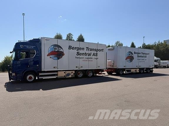 Scania R660 6x2 Camiones con caja de remolque