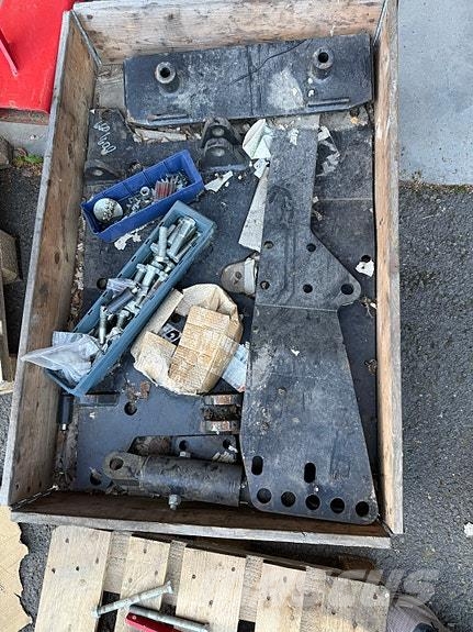 Tellefsdal Brøyteplate m/ fester MF 62/64/74 ماكينات الطرق والجليد الأخرى