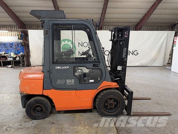 Toyota 62-7FDF30 #God brukstruck معدات البناء - غير ذلك