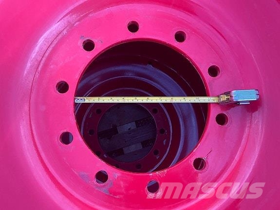 Trelleborg TM 3000. 650/75-32 Otros equipos para carreteras y quitanieves
