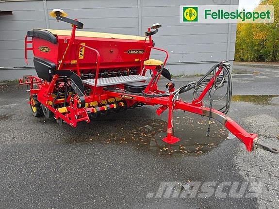 Väderstad Rapid 300C معدات فرد المواد المعدنية
