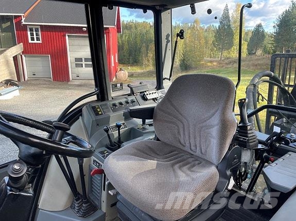 Valtra 6400 TURBO m/Moheda tømmerhenger Traktorer
