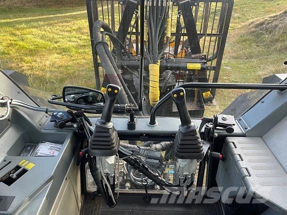 Valtra 6400 TURBO m/Moheda tømmerhenger Traktorer
