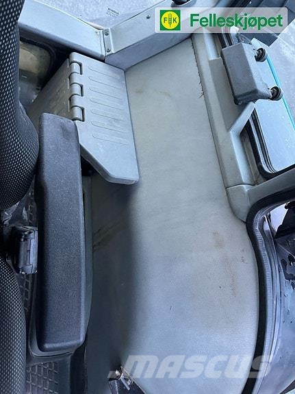 Valtra 6850 الجرارات