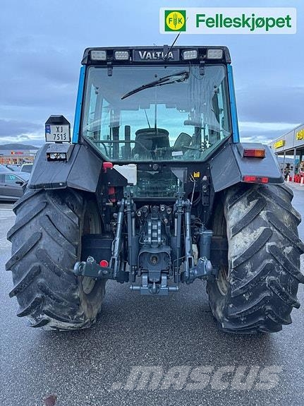 Valtra 6850 الجرارات
