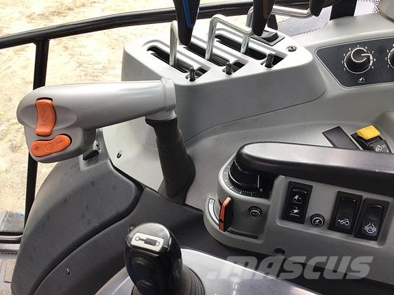 Valtra A115 Traktorji