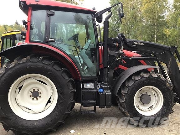 Valtra A115 Traktorji