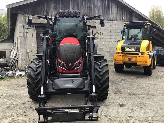 Valtra A115 Traktorji