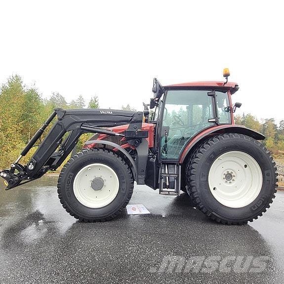 Valtra A134 Traktorji