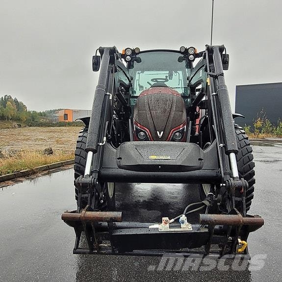 Valtra A134 Traktorji