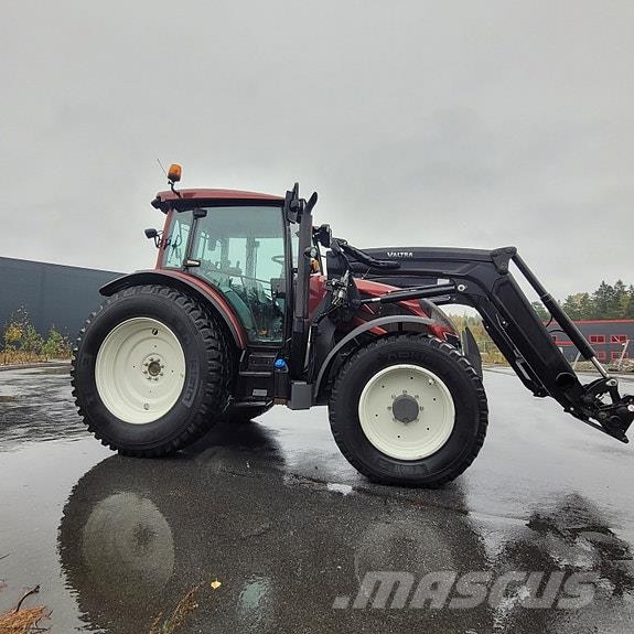 Valtra A134 Traktorji