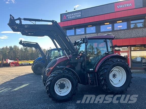 Valtra A134 الجرارات