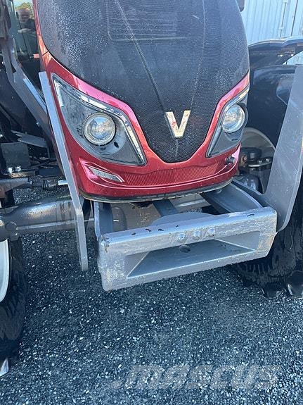 Valtra A134 الجرارات