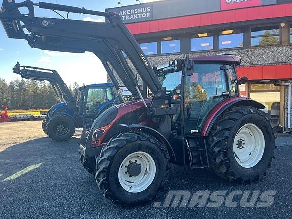 Valtra A134 الجرارات