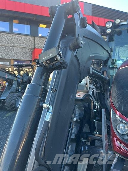 Valtra A134 الجرارات