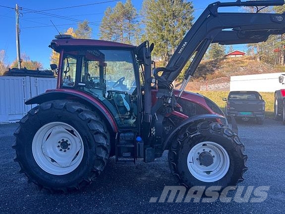 Valtra A134 الجرارات