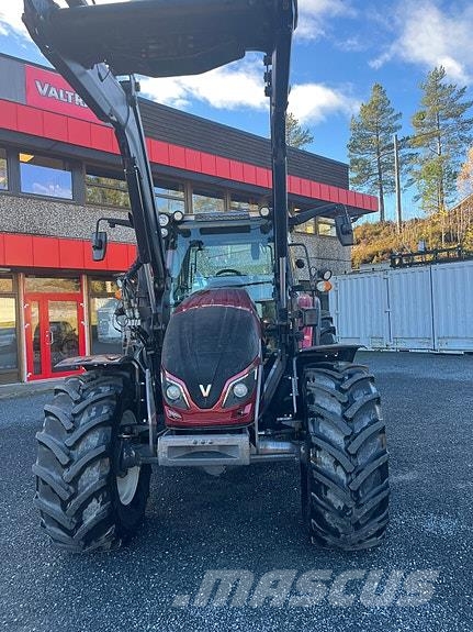 Valtra A134 الجرارات