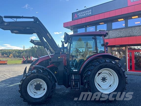 Valtra A134 الجرارات