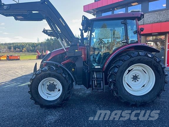 Valtra A134 الجرارات