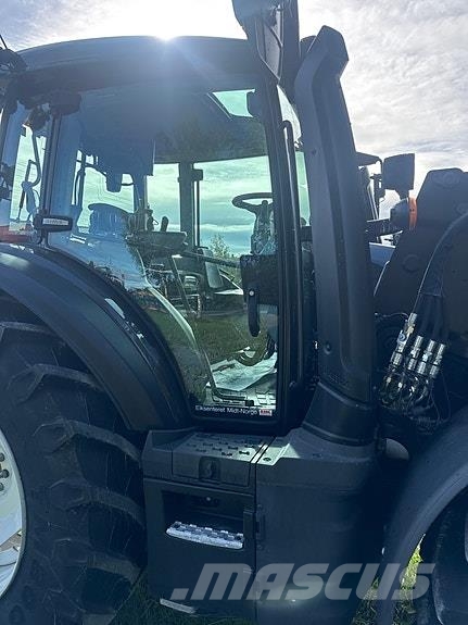 Valtra G-125 Traktory