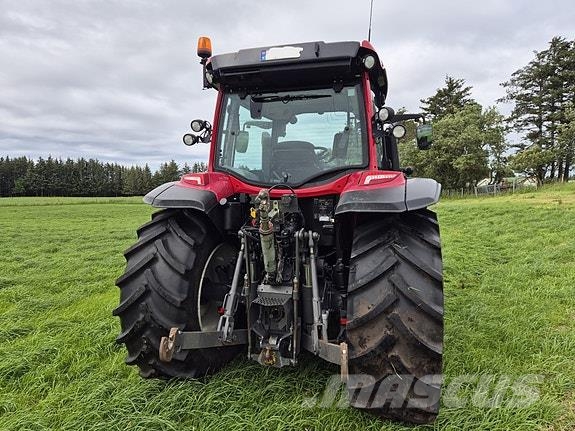 Valtra G105H Трактори