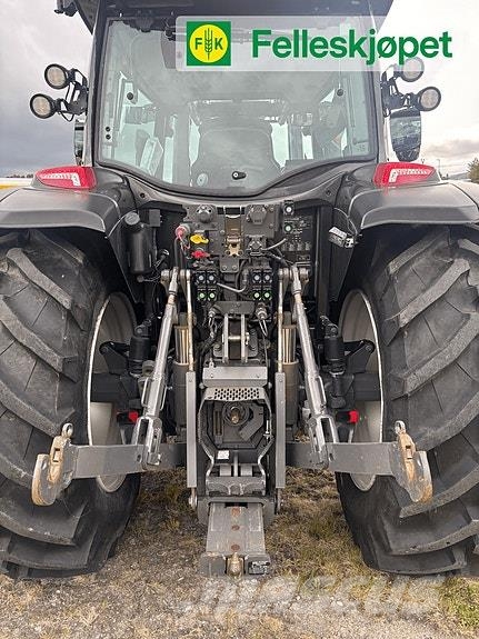 Valtra G125 Versu Tractores