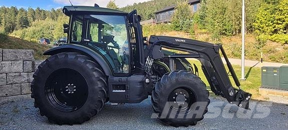 Valtra G135 الجرارات