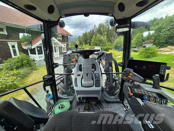 Valtra G135 الجرارات