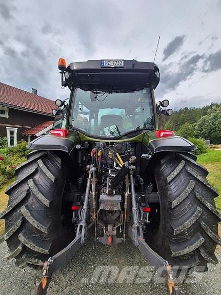 Valtra G135 الجرارات