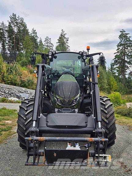 Valtra G135 الجرارات