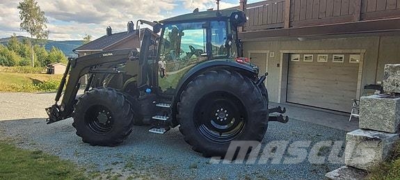 Valtra G135 الجرارات