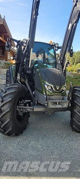 Valtra G135 الجرارات