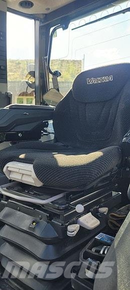 Valtra G135 الجرارات