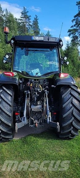 Valtra G135 الجرارات