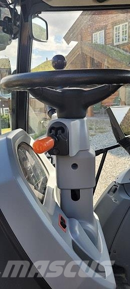 Valtra G135 الجرارات