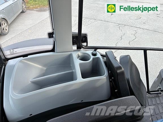 Valtra G135 Unlimited m/Ålø laster Traktori