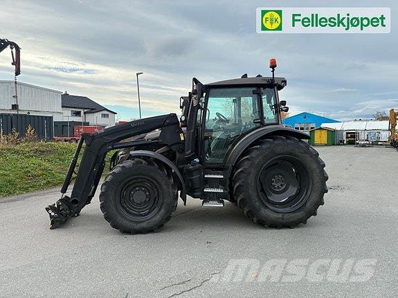 Valtra G135 Unlimited m/Ålø laster Traktori