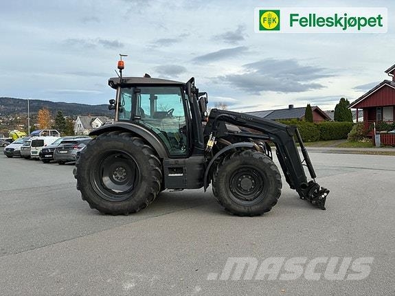 Valtra G135 Unlimited m/Ålø laster Traktori