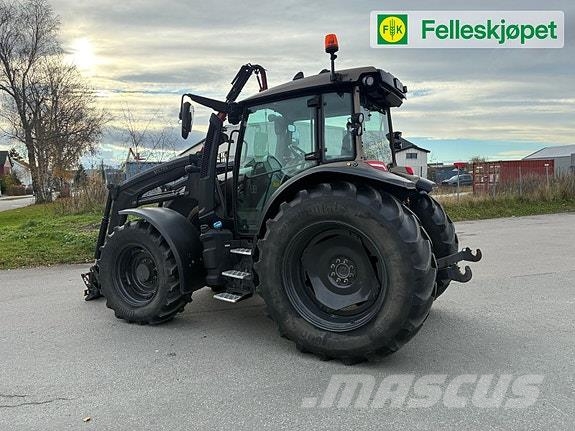 Valtra G135 Unlimited m/Ålø laster Traktori