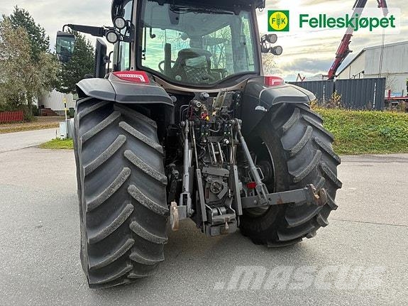 Valtra G135 Unlimited m/Ålø laster Traktori