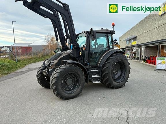Valtra G135 Unlimited m/Ålø laster Traktori