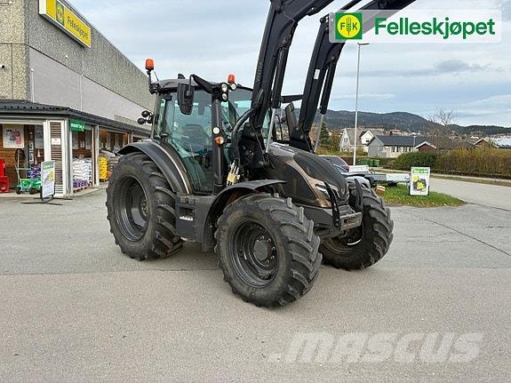 Valtra G135 Unlimited m/Ålø laster Traktori