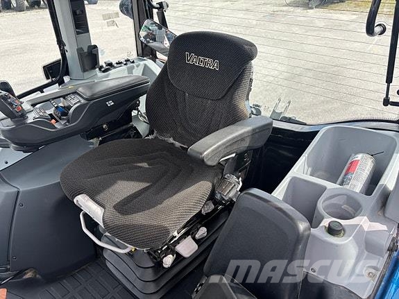 Valtra G135 Versu Traktory