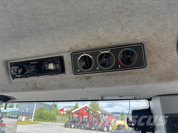Valtra G135 Versu Traktory