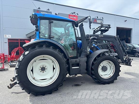 Valtra G135 Versu Traktory