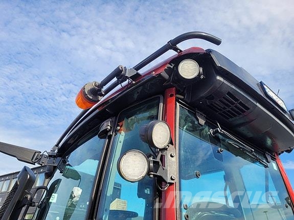 Valtra G135 Versu Laster og Fronthydraulikk Traktorer