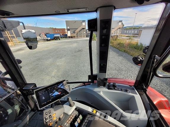 Valtra G135 Versu Laster og Fronthydraulikk Traktorer